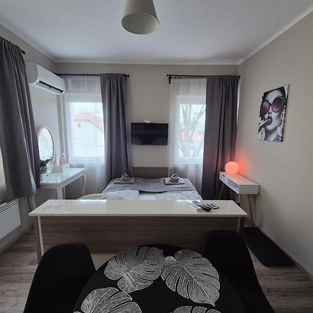 Marusius Apartmanhaz Makó Buitenkant foto