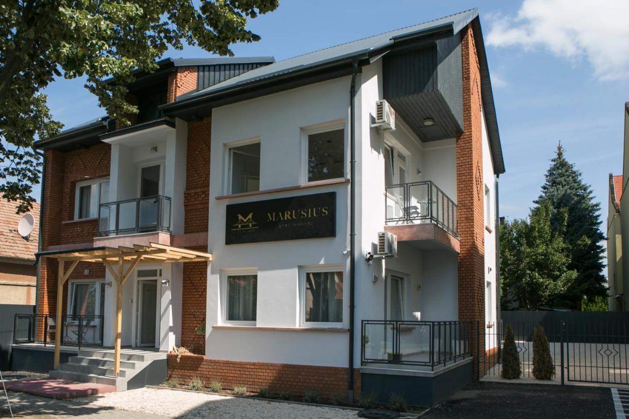 Marusius Apartmanhaz Makó Buitenkant foto