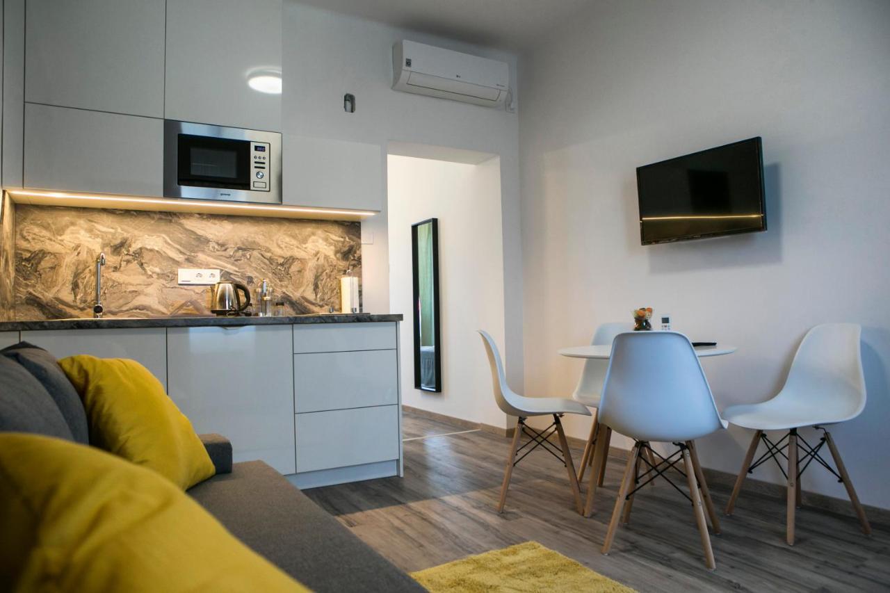 Marusius Apartmanhaz Makó Buitenkant foto