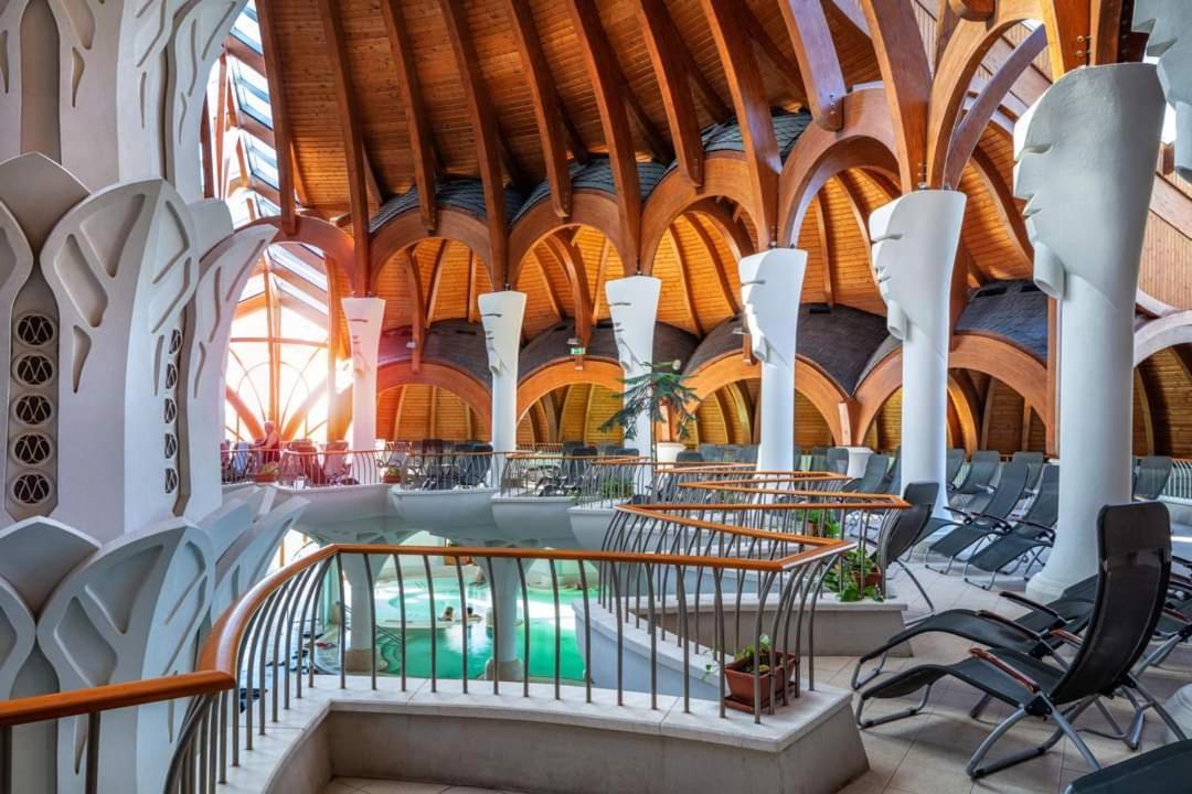 Marusius Apartmanhaz Makó Buitenkant foto