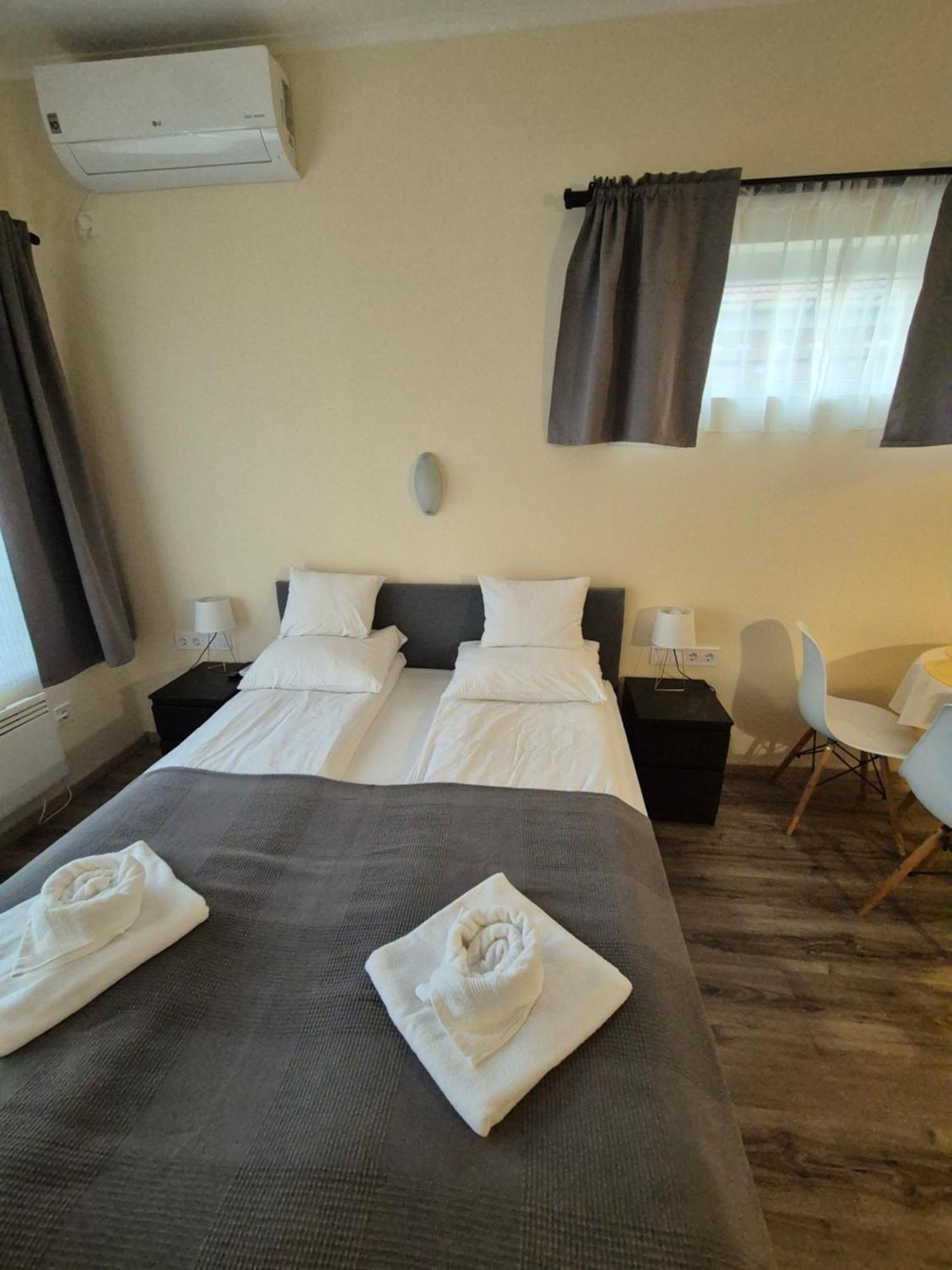 Marusius Apartmanhaz Makó Buitenkant foto