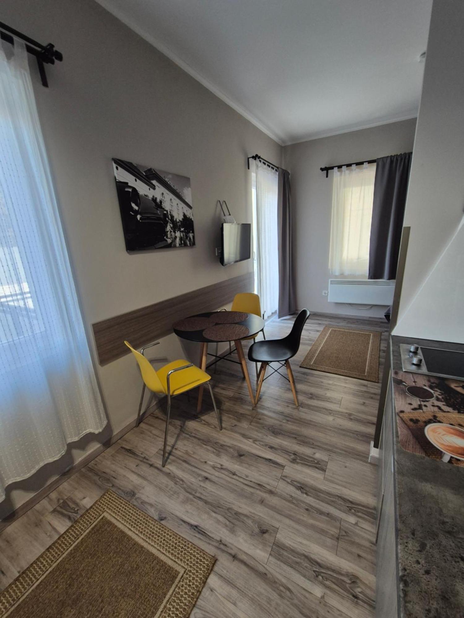 Marusius Apartmanhaz Makó Buitenkant foto