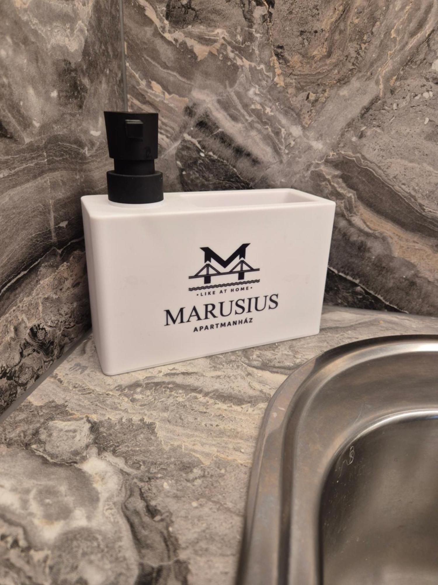 Marusius Apartmanhaz Makó Buitenkant foto